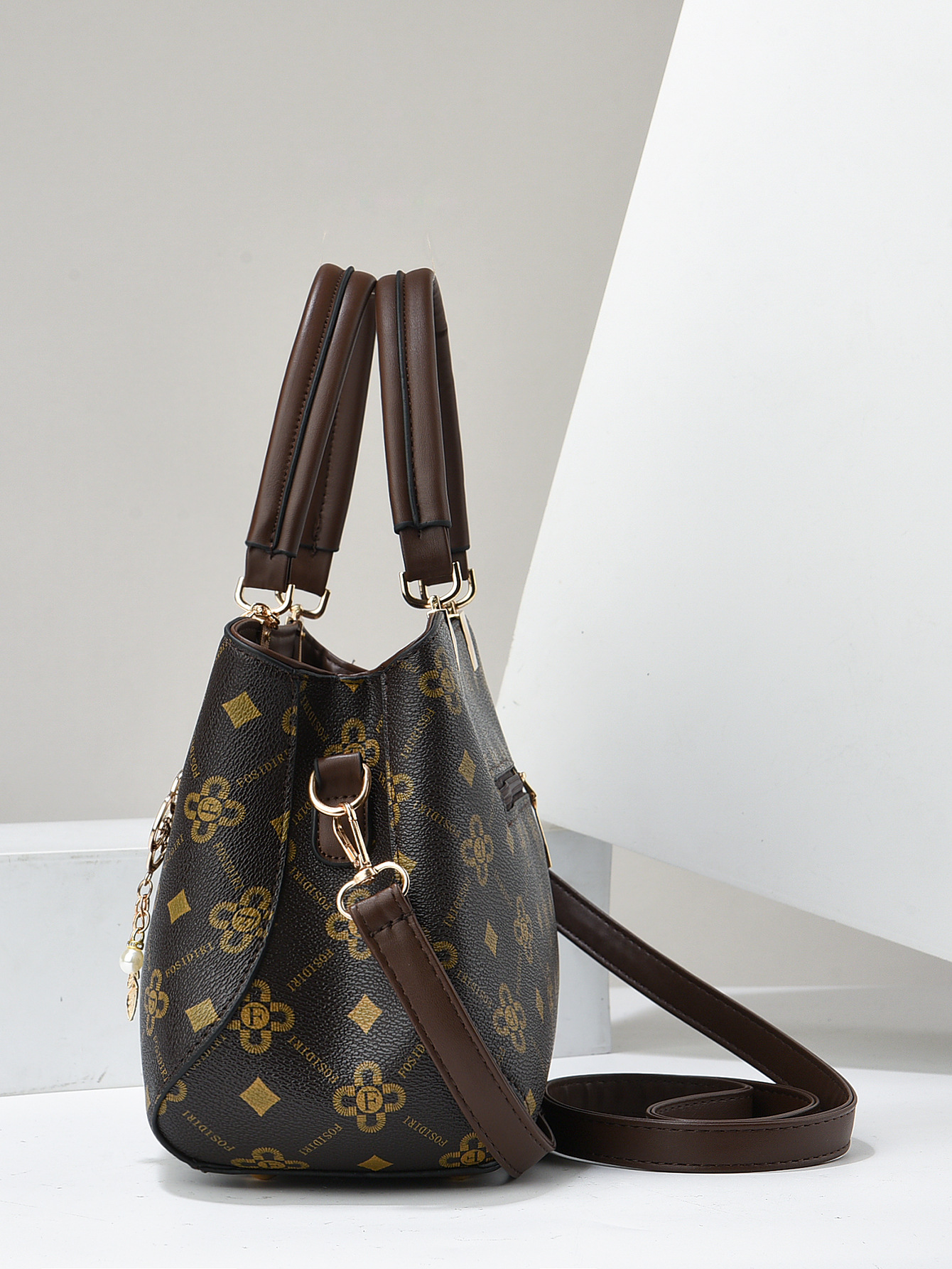 Femmes Grande Faux Cuir Impression Vêtement De Rue Carré Fermeture Éclair Sac À Main display picture 26