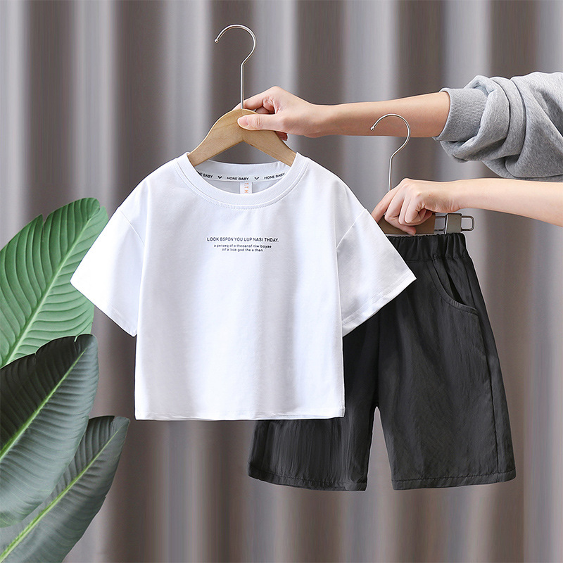 7162 Traje de verano para niños 2025 nuevo estilo estilo estilo occidental bebé verano ropa de manga corta niños niños verano ropa para niños