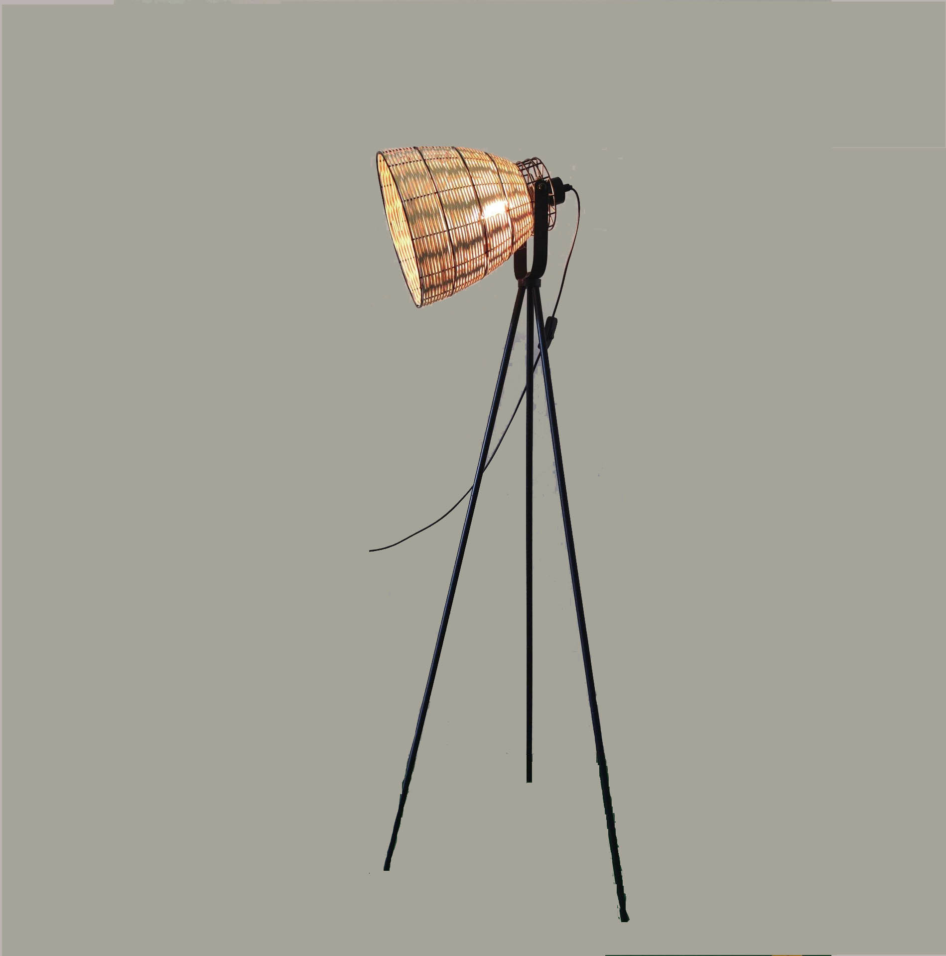 Transición fronteriza nórdica trenzado trípode vertical minimalista sala de estar estudio industrial luz de piso al por mayor minimalista