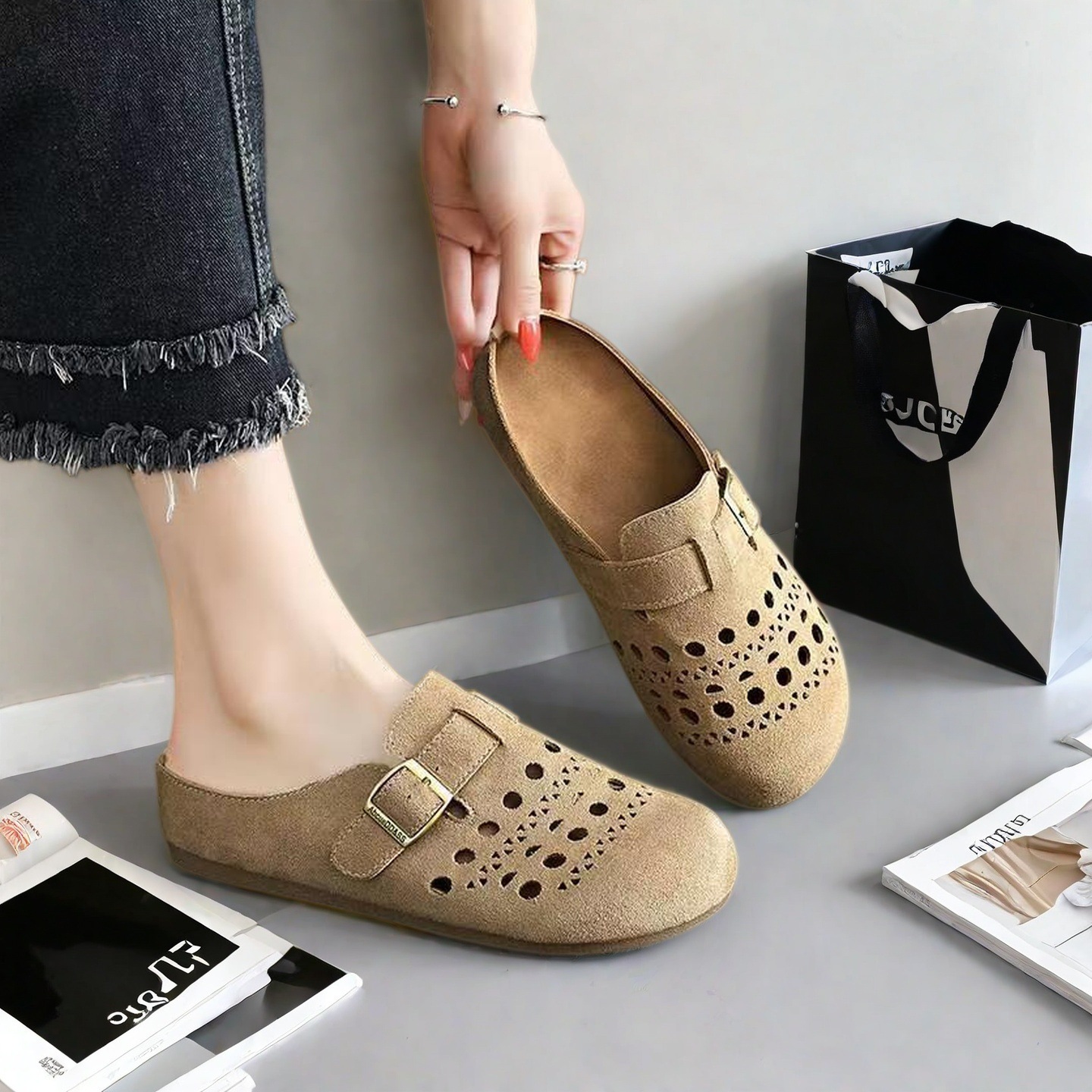 Non-slip breathable retro fashionable women's slippers flat English…