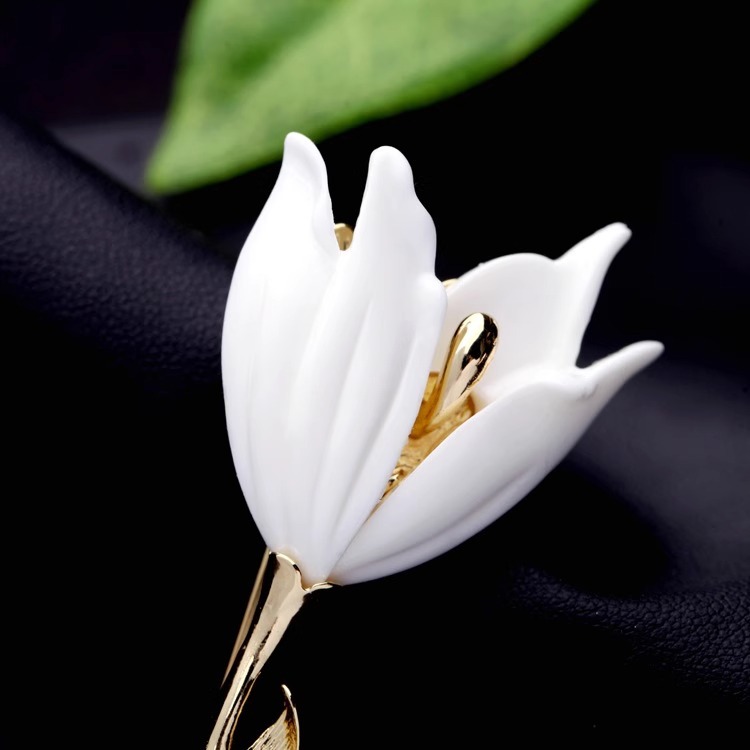 Witte magnolia bloem broche vintage speld voor kleding en jas_voghion.com