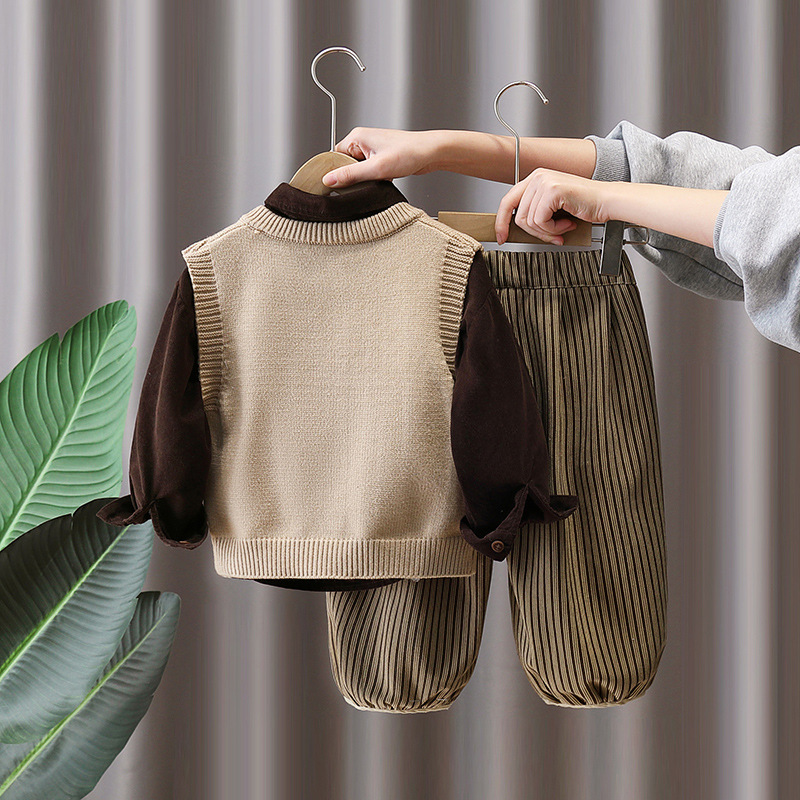 7752 Traje de moda de primavera y otoño para niños 2025 Nuevo chaleco de punto para niños Camisa casual de tres piezas