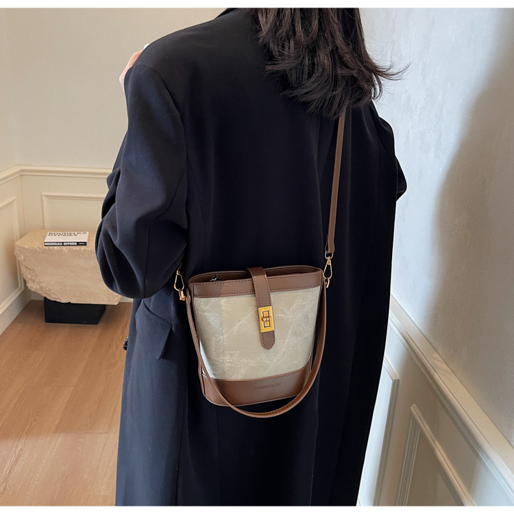 2024 New Korean-style trendy single-shoulder bag, niche design, underarm bag, fashionable and casual bucket bag, crossbody women's bag undefined