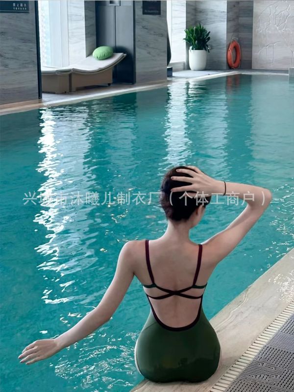 《苔藓绿》女款竞速游泳馆专用2025夏季新款高级感修身连体泳装|undefined