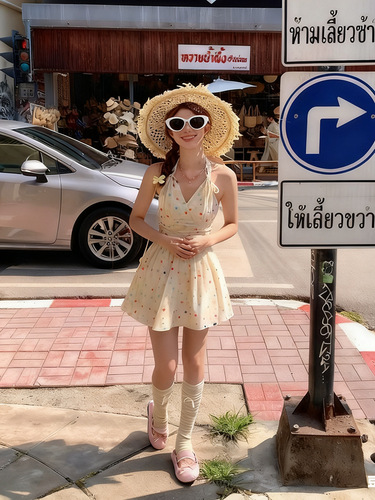 Women's 2025 New Advanced Summer Dopamine Pure Desire Style Sexy Strapless V-Neck Dress Style Vacation Hot Spring Wear