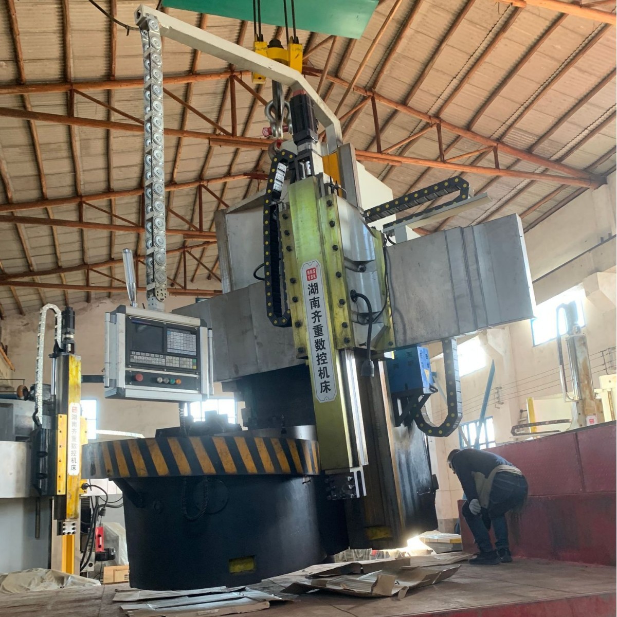 低价转让1.6米齐哈立车，立式车床,二手立车【可试车床