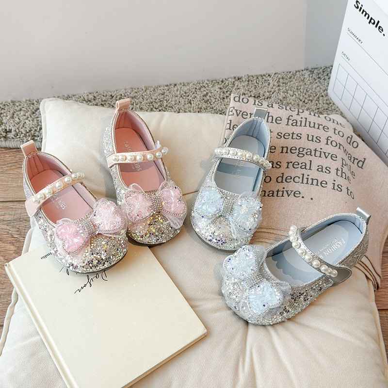 2026 primavera y verano nuevos zapatos de princesa huecos de suela suave para niños zapatos de perla de diamante