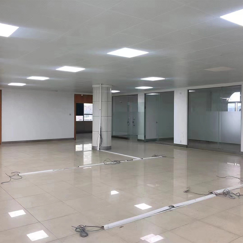 엔지니어링 알루미늄 거셋 플레이트 600*600 제조 업체 건축 자재 도매 사무실 학교 천장 전체 가벼운 강철 용골 세트