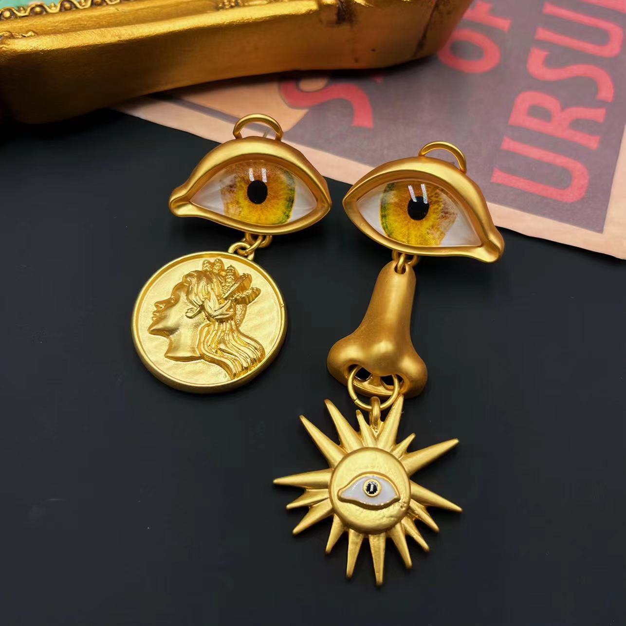 Holiday, Travel Occasion 1 Pair Retro Portrait Eye Alloy Earrings