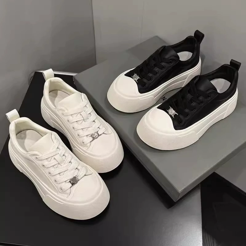 Стиль кампуса весной 2025 новая дикая толстая подошва повседневная женская обувь модная мелкая шнуровка маленькая белая обувь