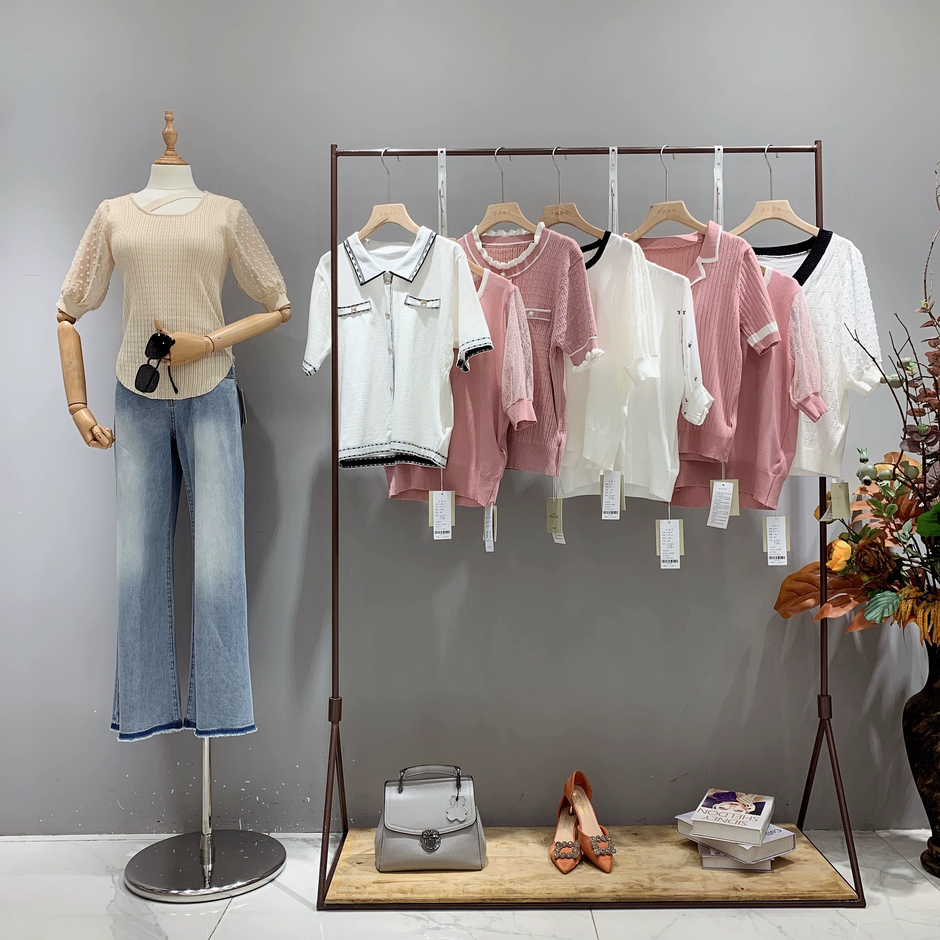 Летняя распродажа женской одежды от брендов льняной ткани, скидки на женскую одежду от производителей, а также различные товары для физических прямых трансляций и оптовых закупок.