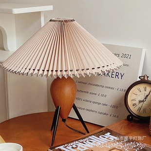 Cross-border hot South Korea ins pleated table lamp ancient style bed & breakfast cream color origami bedroom bedside retro table lamp