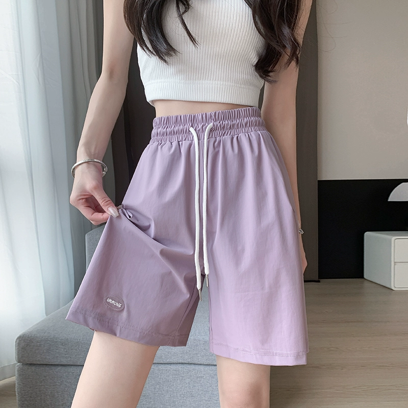 Женские спортивные шорты из ледяного шелка, новинка лета 2025 года, быстросохнущие, драпированные, повседневные, укороченные (пятикарманные)