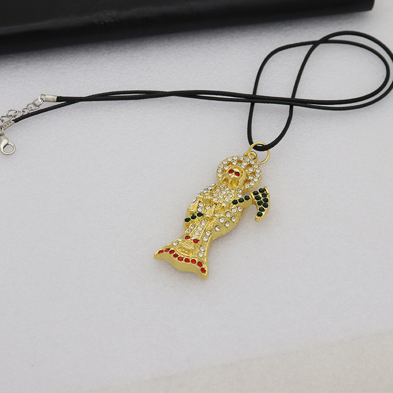 Fuentes transfronterizas de metal accesorios de joyería de diamantes completos llavero colgante collar colgante joyería de calavera de hoz creativa