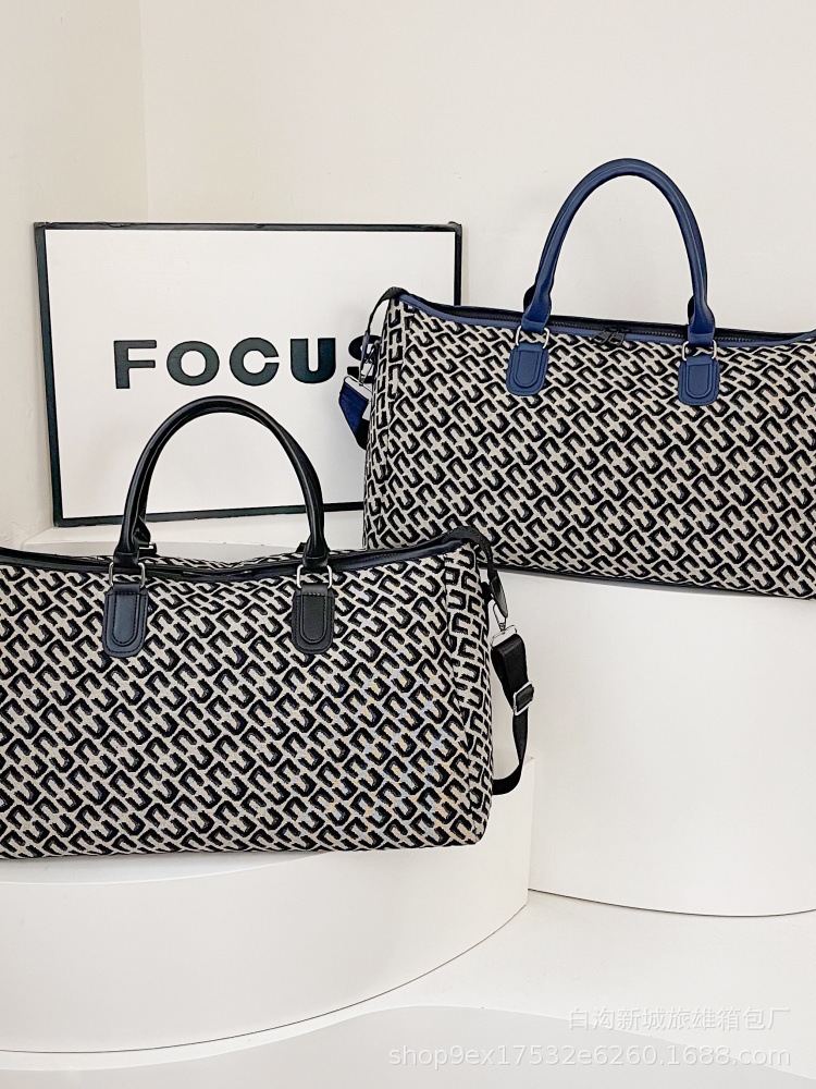 Fashionable durable handheld luggage travel bag