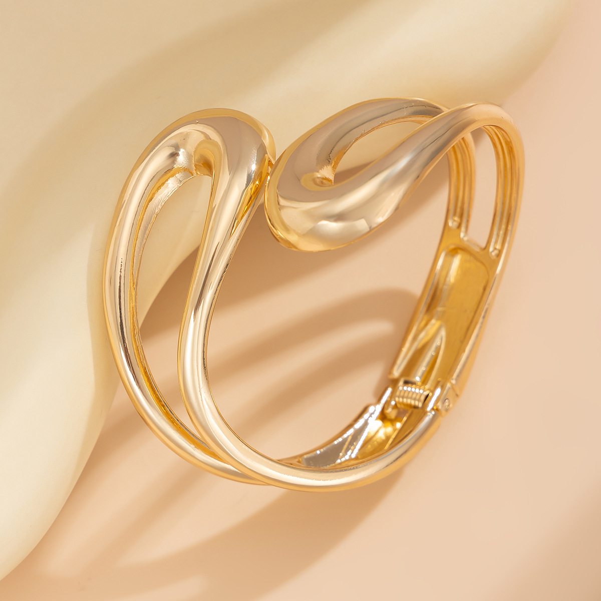 30g Weight wristband, Bangle Classification Alloy Chain Material Street Occasion Alloy Material Geometric Pattern Women's Gender Plating Design Hip-Hop, Exaggerated Style Hip-Hop Exaggerated Geometric Alloy Bangles Wholesale 9