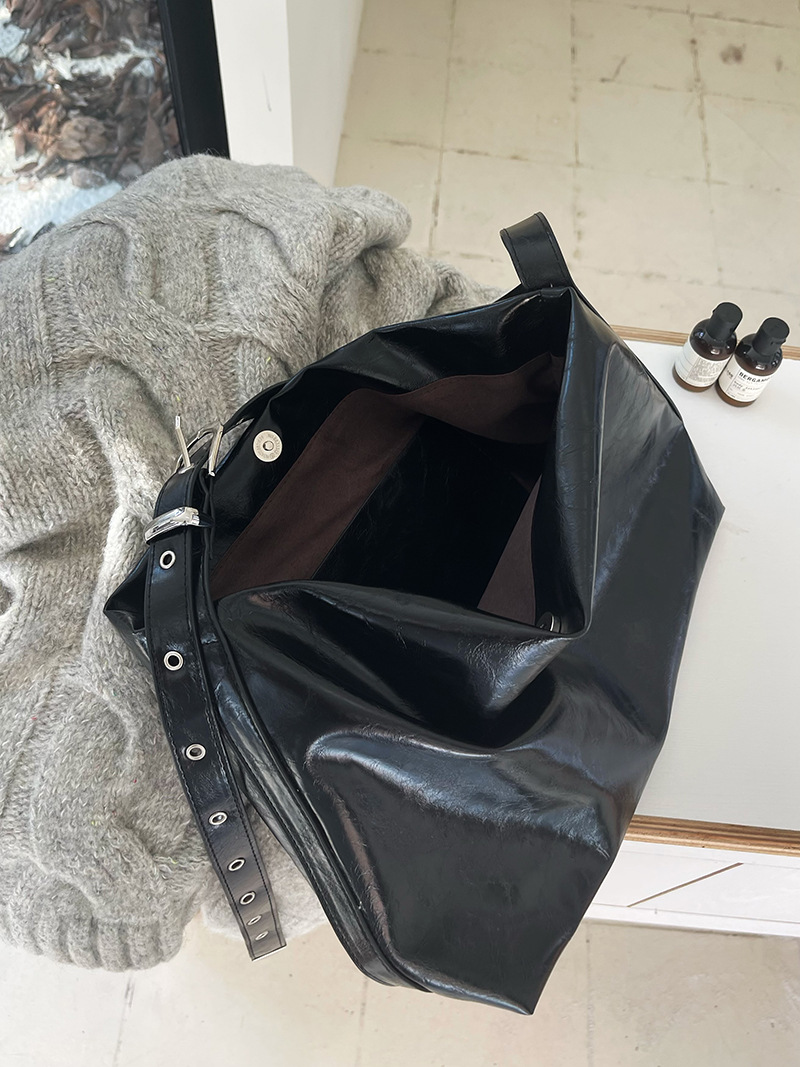 New Black Soft Leather Large Capacity Commuter Leisure Tote Women's Korean Fashion One Shoulder Crossbody Bag_voghion.com