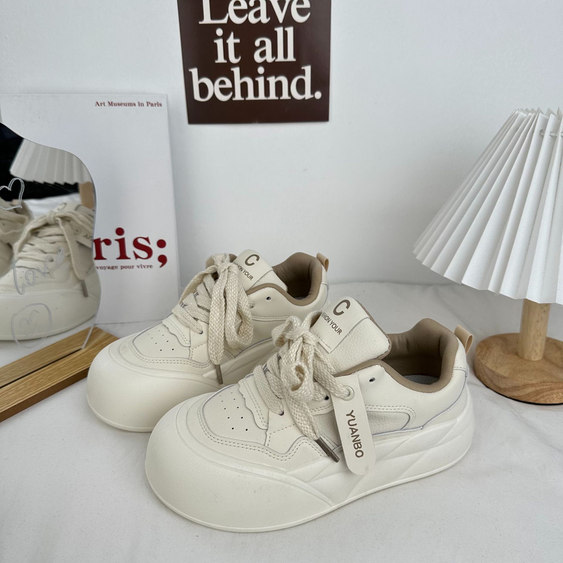 Yuanbo estudiantes zapatos blancos de suela gruesa para mujeres 2024 primavera coreana alta zapatos de skate casuales zapatos de pan pequeños zapatos blancos feos
