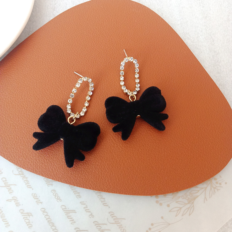 1 Pair Simple Style Bow Knot Flannel Inlay Artificial Diamond Women's Drop Earrings display picture 3