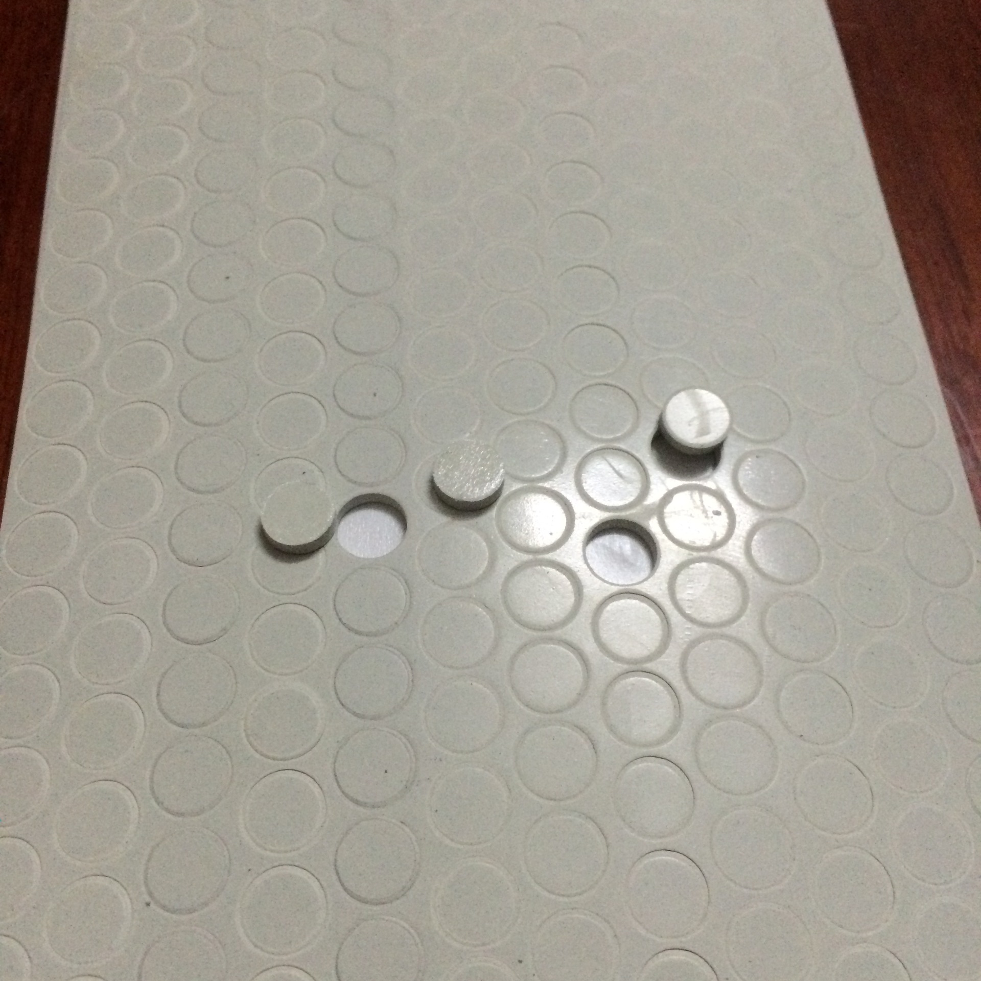 厂家供应橡胶脚垫 计算机橡胶脚垫 防滑防震耐磨自带粘胶免费拿样