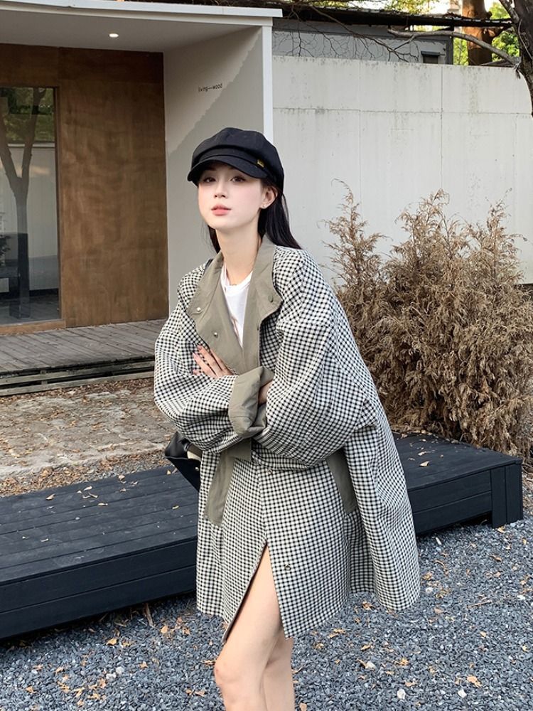 A large-sized Korean-style fashionable checked two-sided trench coat for women, a new mid-length casual stand-up collar top for women from spring and autumn