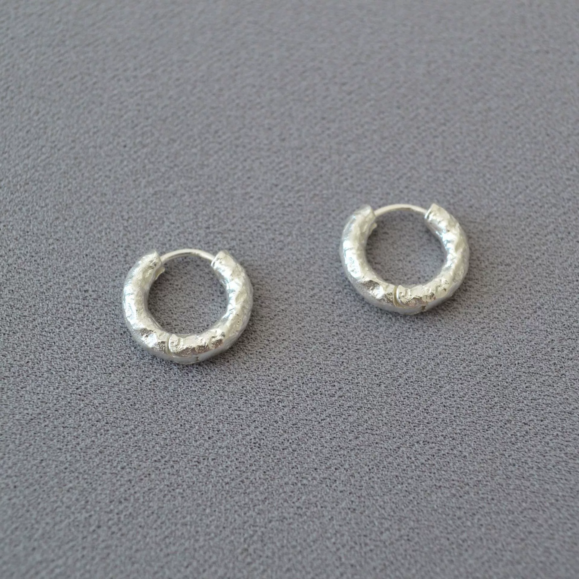Retro elegant brass earrings, European style, french style, simple and elegant design