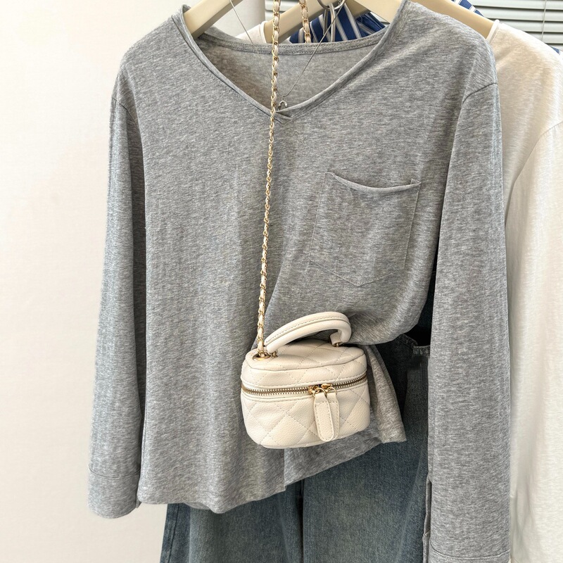 Real Shot of Snowflake Cotton Slim-Fit Versatile V-Neck Pocket Long-Sleeve T-Shirt for Petite Women, Autumn Casual Top Real Shot of Snowflake Cotton Slim-Fit Versatile V-Neck Pocket Long-Sleeve T-Shirt for Petite Women, Autumn Casual Top