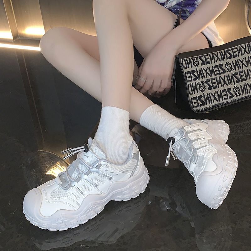 Zapatos de papá con suela gruesa, zapatos de cabeza grande, primavera y verano de 2024 nuevos zapatos deportivos transpirables de red, zapatos casuales de mujer