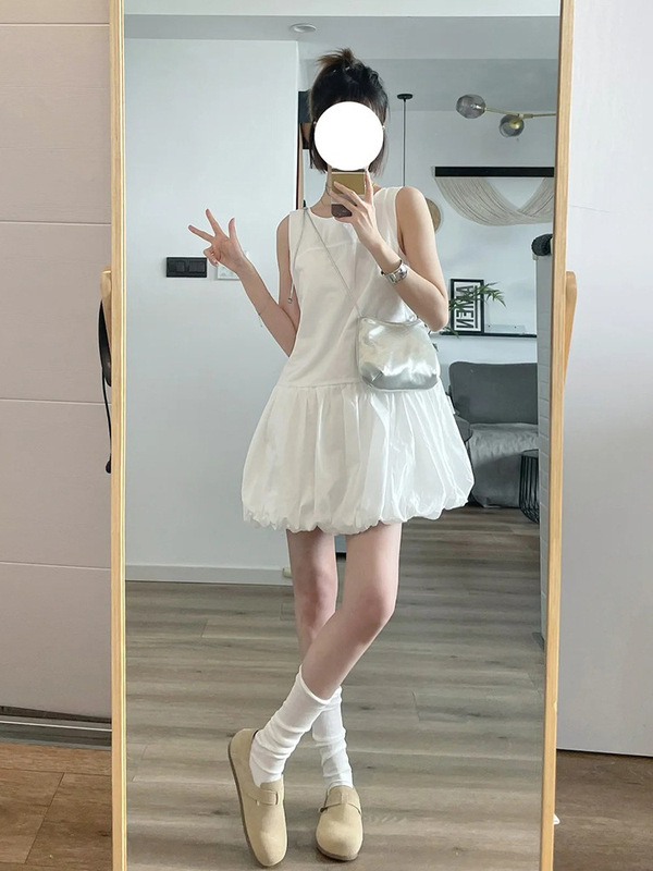 シンプルなラウンドネックフラワーベストドレス女性のための夏の2025新しいルーズスリムで背の高いAラインドレス|undefined