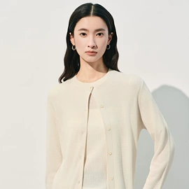 女式针织衫;女式T恤;女式衬衫