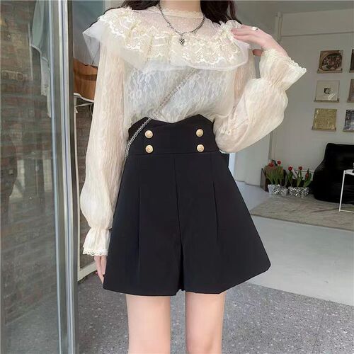 Modifications, please check the actual product before ordering. Black large size high-waisted wide-leg shorts for women, loose outerwear design.