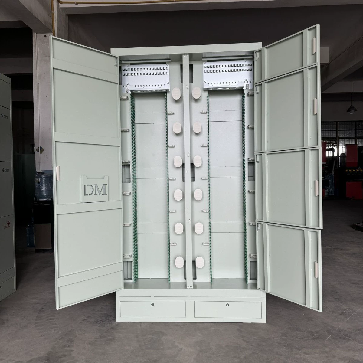 Оптический распределительный шкаф (ODF) Taizhou, 720/1440 портов, пятидверный, трехсетевой, для маршрутизации и передачи оптических кабелей