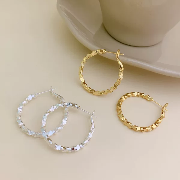 Copper Plated with Real Gold, Korean Fashion Broken Silver Hoop Earrings for Women, New Light Luxury Niche Simple Elegant Ear Hoops and Earrings