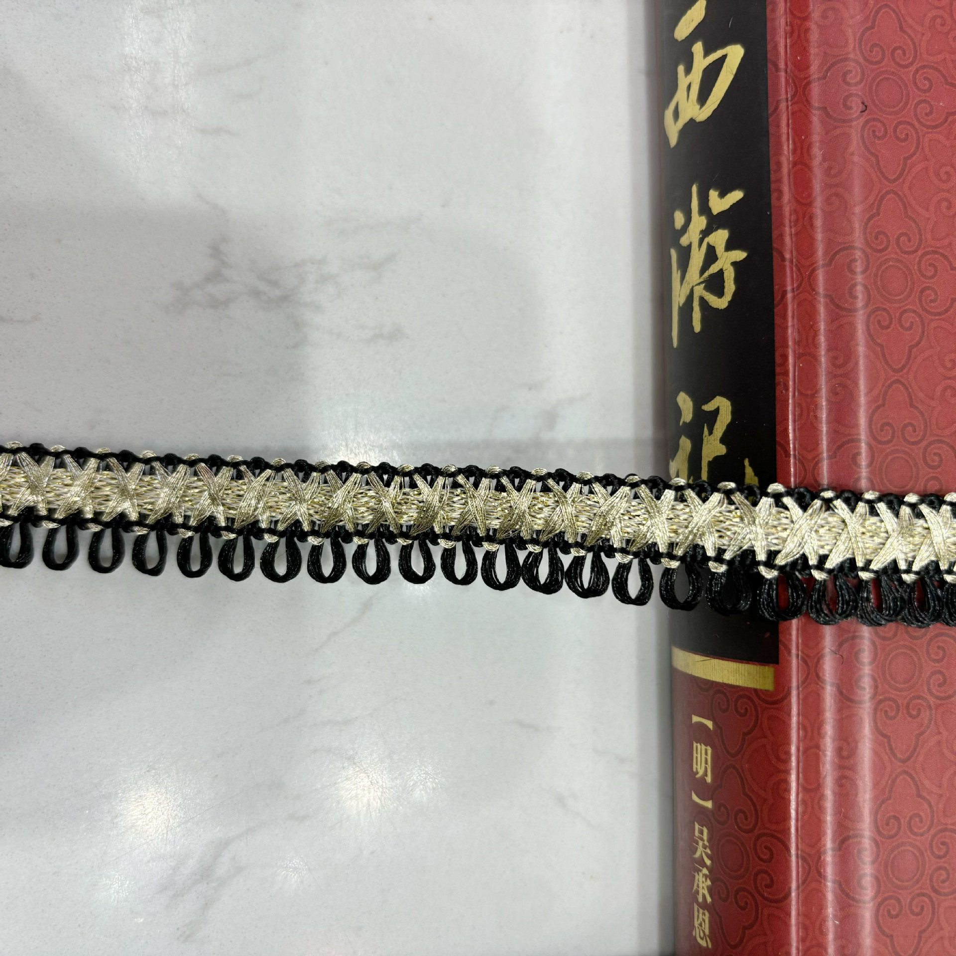 블랙 골드 실크 크로스 싱글 사이드 레이스