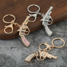 跨境热销创新饰品吃鸡绝地求生大左轮手枪钥匙扣包钥匙链金属挂件