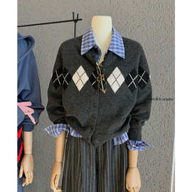 WGWE8133复古菱格羊毛针织开衫圆领单排扣毛衣