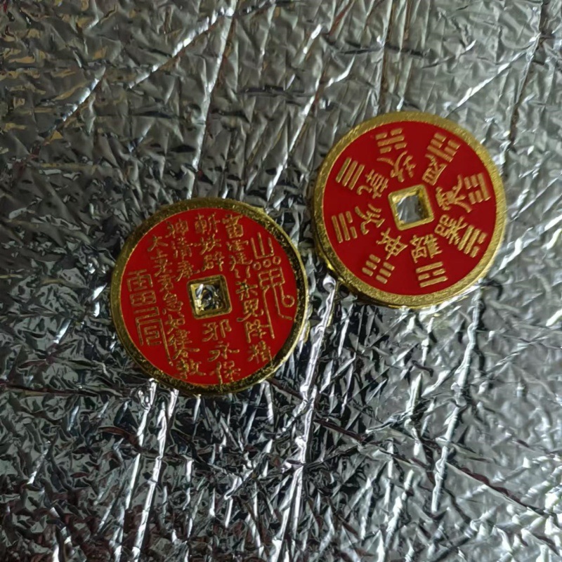 2.5cm 빨간색 밝은 금색 가장자리 사각형 구멍