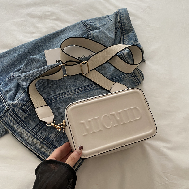 Tendencia simple bolso pequeño otoño / invierno 2024 nuevo estilo de moda impresión de letras bolso de hombro casual versátil mochila