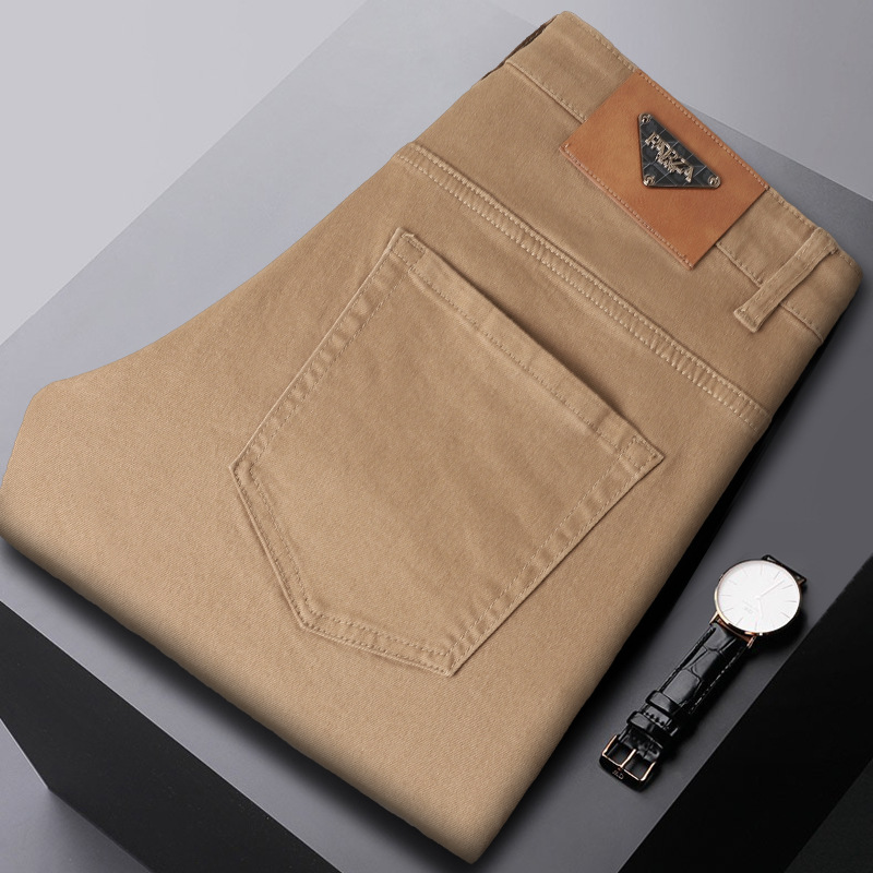 Jeans de color khaki otoño y invierno para hombres de moda simple productos europeos 2024 nuevos pantalones de alta gama de moda casuales delgados