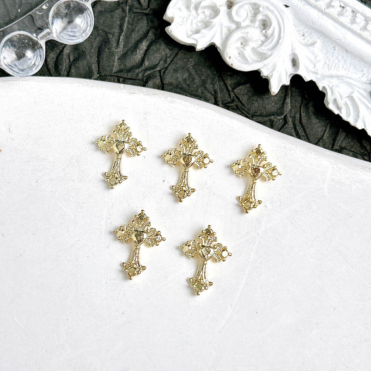 Ventas transfronterizas de joyas de manicuría cruces oro y plata super brillante diamante completo retro punk cruces joyas accesorios diy