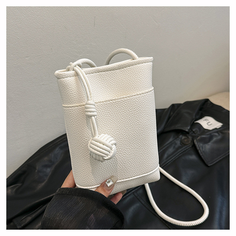 2024 Korean version new mobile phone ins crossbody small simple casual versatile mini woven ball bag_voghion.com