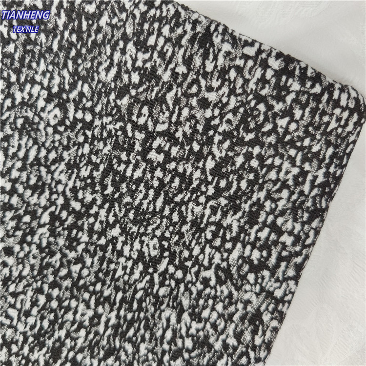H-7102#-7# 女裤装箱包帽子鞋材面料  色织竖弹混纺黑白豹纹提花