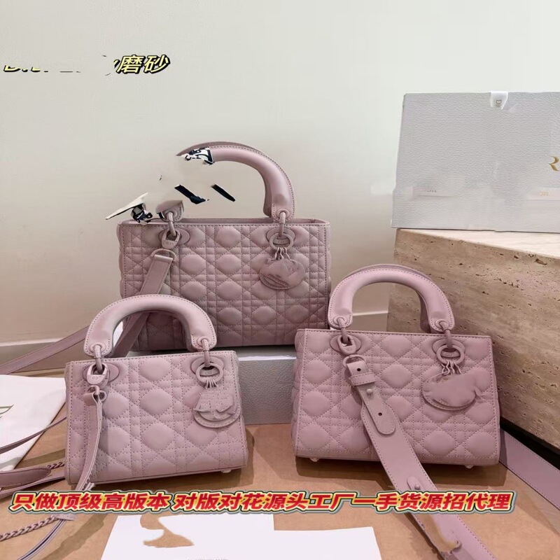 Women's Bag 2026 New Model with a High-End Matte Diamond Pattern, Versatile Handbag, Shoulder Bag, Crossbody Bag Made of Top-Layer Sheepskin Women's Bag 2026 New Model with a High-End Matte Diamond Pattern, Versatile Handbag, Shoulder Bag, Crossbody Bag Made of Top-Layer Sheepskin