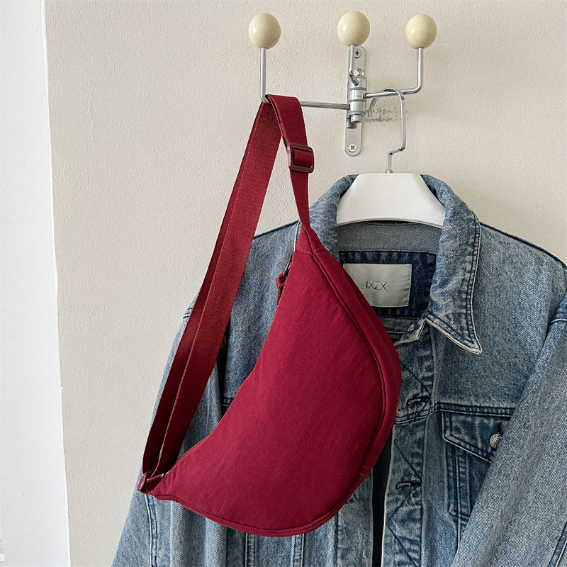 Nueva bola de masa femenina 2023 otoño marea bolsa de hombro simple moda nylon tela deportes mensajero bolsa