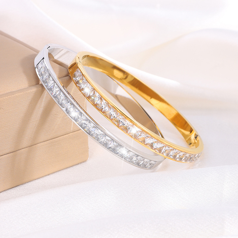 Brazalete de acero de titanio de diamantes de moissanita pulsera galvanizada al vacío de niñas de alta calidad de la moda europea y americana no se desvanece pulsera