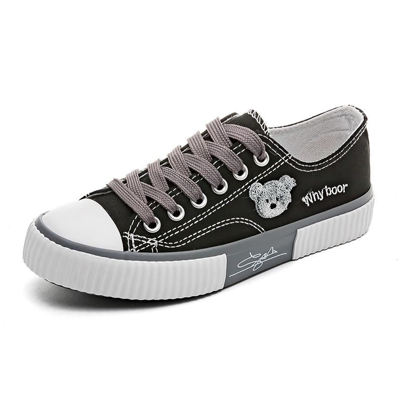 Hombres y mujeres de nicho de diseño oso bordado zapatos de lona de las mujeres 2023 nuevo estilo coreano versátil zapatillas para estudiantes moda femenina