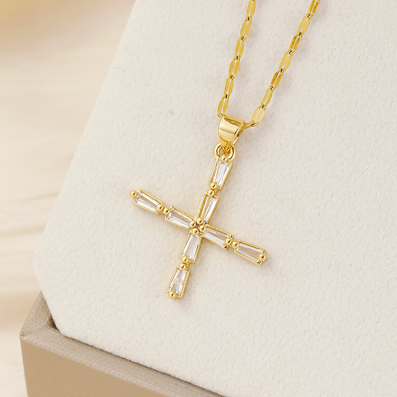 Venta caliente transfronteriza nuevo estilo de cobre con incrustaciones de circón 26 letras inglesas collar colgante T cuadrado de bambú letra cadena de clavícula femenina