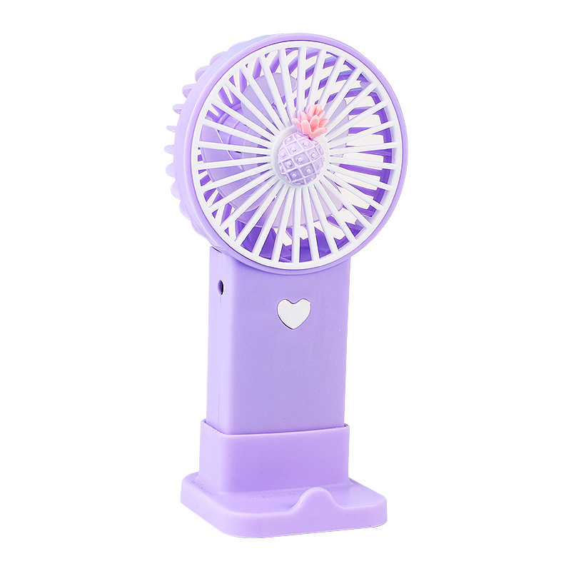 夏のミニアニメは色の小さい扇風機にぶつかって充電の怠け者の扇風機を持ってデスクトップの扇風機の幼稚園の贈り物を冷やします。|undefined