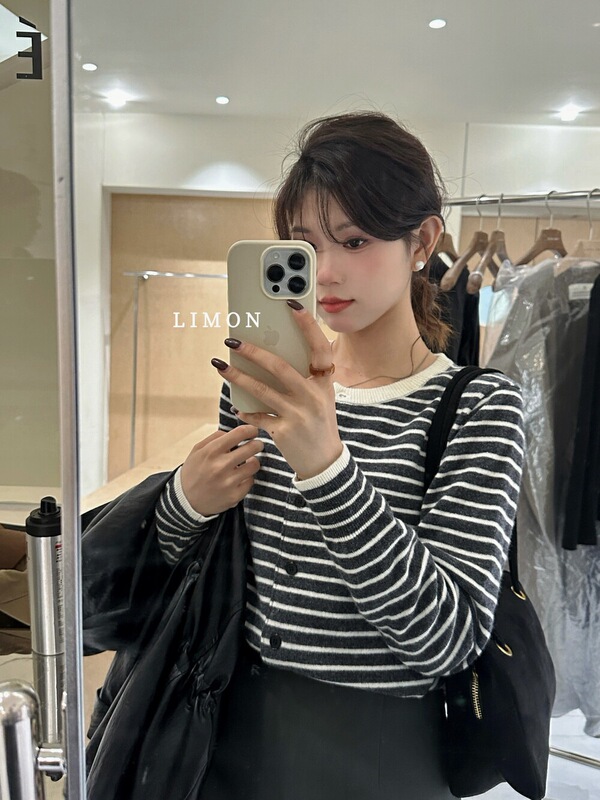 原版质量 韩系高级感黑白条纹针织开衫女内搭秋冬正肩收腰短上衣|undefined