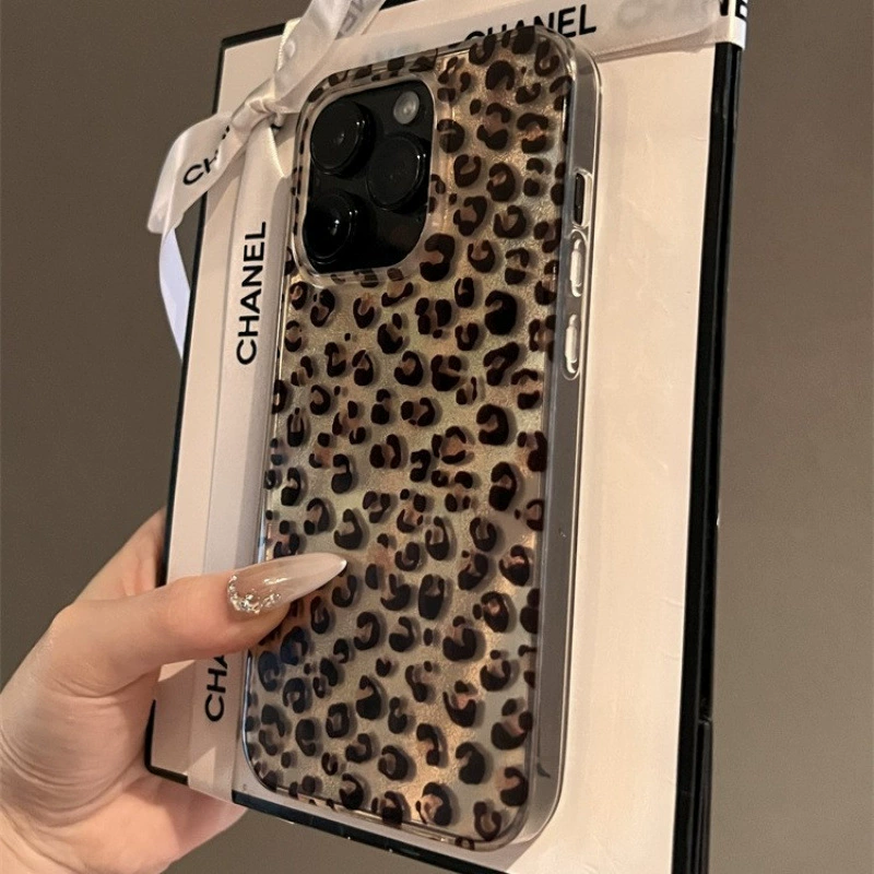 Чехол для телефона (Apple iPhone 15) коричневый леопардовый рисунок, совместим с несколькими моделями